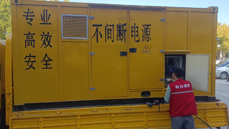 韶山柴油发电机组和UPS电源配合使用时，如何避免切换过程中的电力中断？